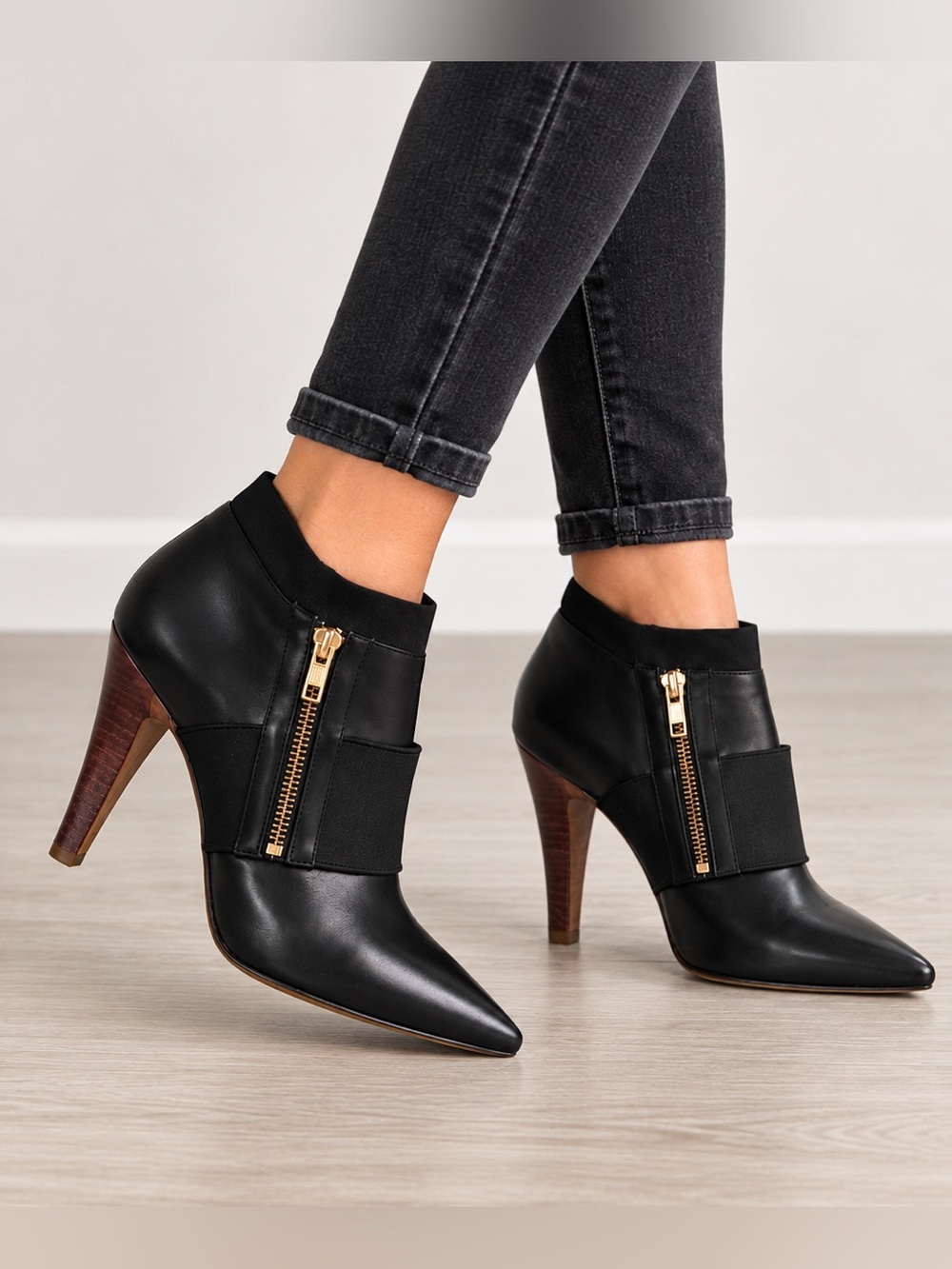 DKNY Donna Karan Black Leather Pointed Toe High Heel Ankle Booties Size 9